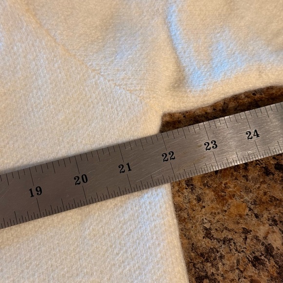 NWOT Women’s Winter White Cable Cardigan W Red Buttons Long Accent Sleeves Sz XL - Picture 7 of 14